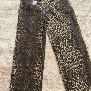 BRAND NEW XS Edikted leopard print low rise women’s baggy jeans